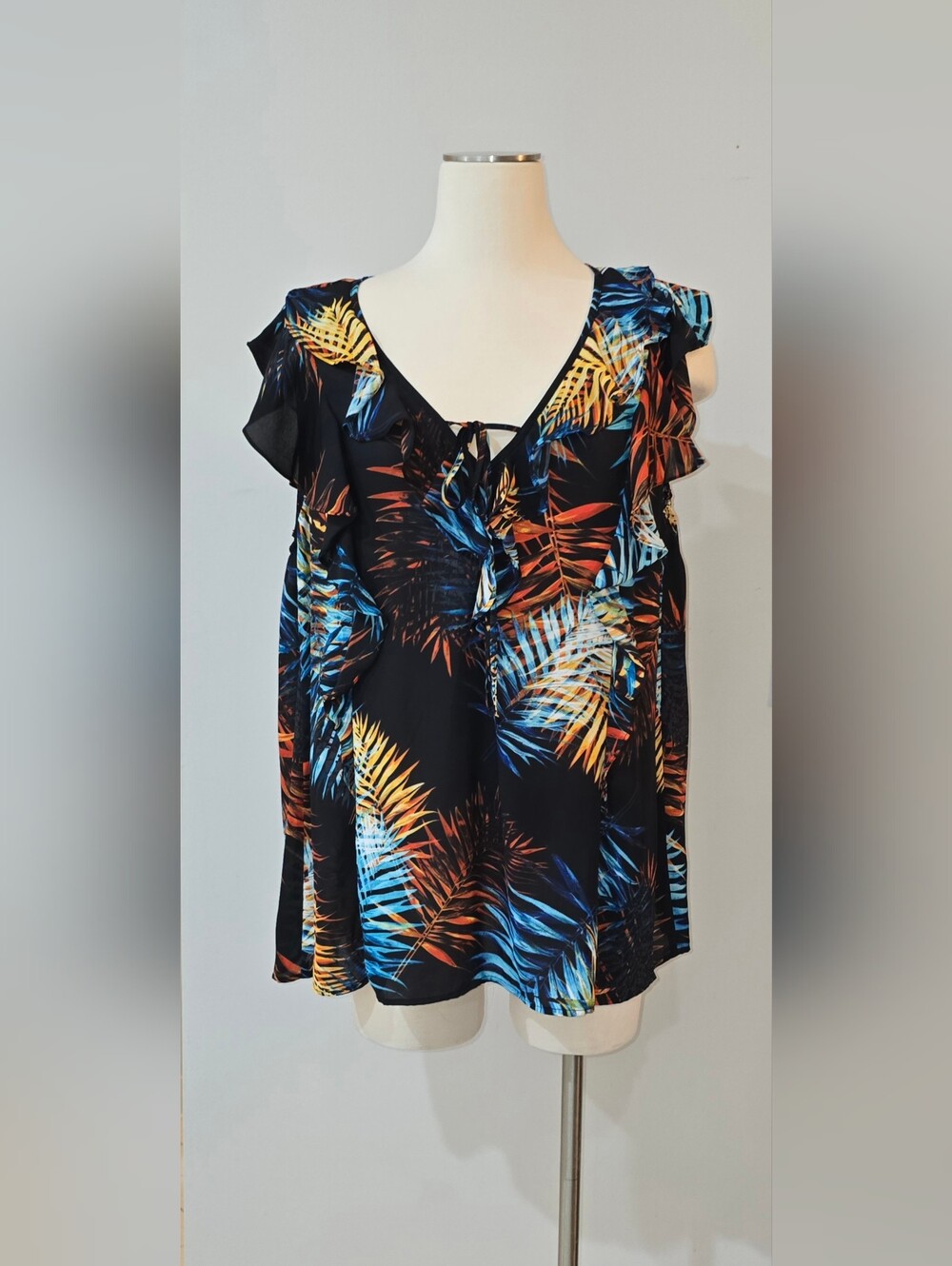 ​Worthington XL Tropical Palm Print Flutter Ruffle Top